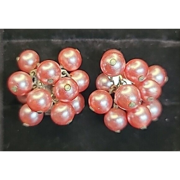 Vintage Japan Pink Pearlized Round Cluster Bead Clip On Earrings - Picture 2 of 5
